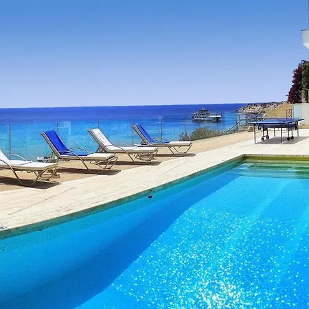 Water's Edge فيلة كورال باي