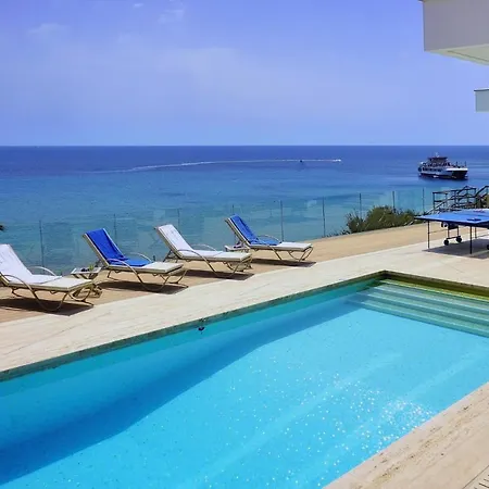 Water's Edge كورال باي
