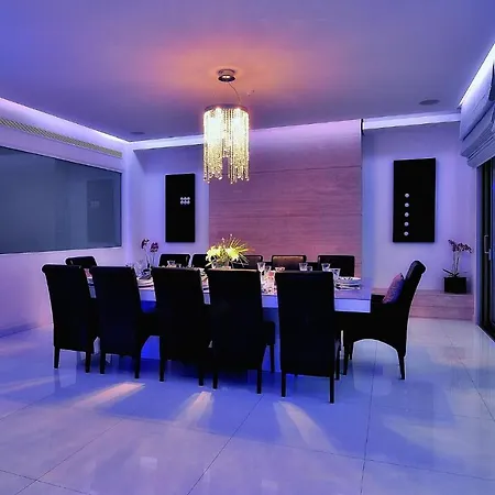 Water's Edge كورال باي