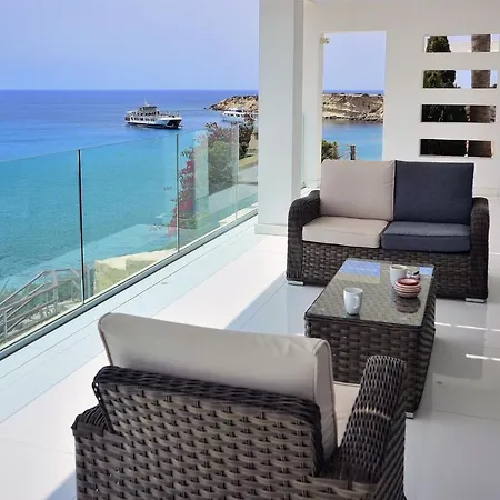 Water's Edge Villa *